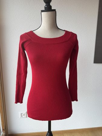 Roter Guess Pullover, Grösse M – Bereit für den Winter!
