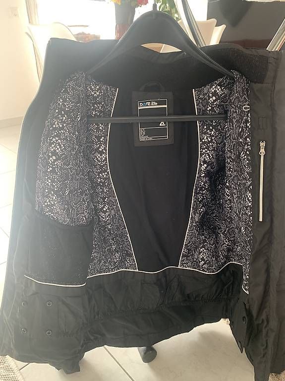 Vestes: À vendre veste de ski  – D'occasion à Savièse par lacombe02 1