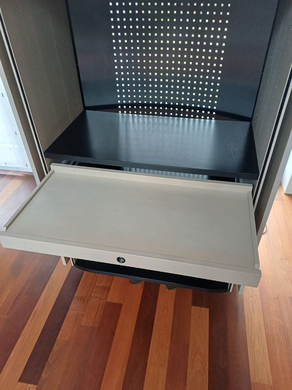 Team By Wellis Cassettiere: Swingcase von Team by Wellis, Barmöbel – Usato da Nebikon venduto da Wegere1 2