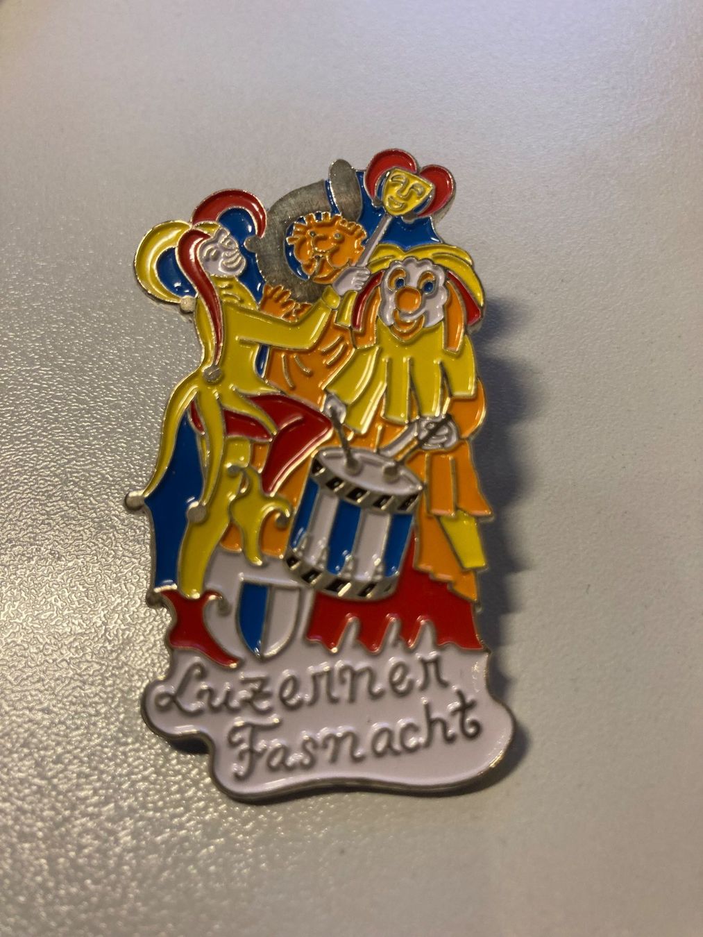 Placchette & Badge: Luzerner Fasnacht Pin Simone Erni – Usato da Kriens venduto da Meier72