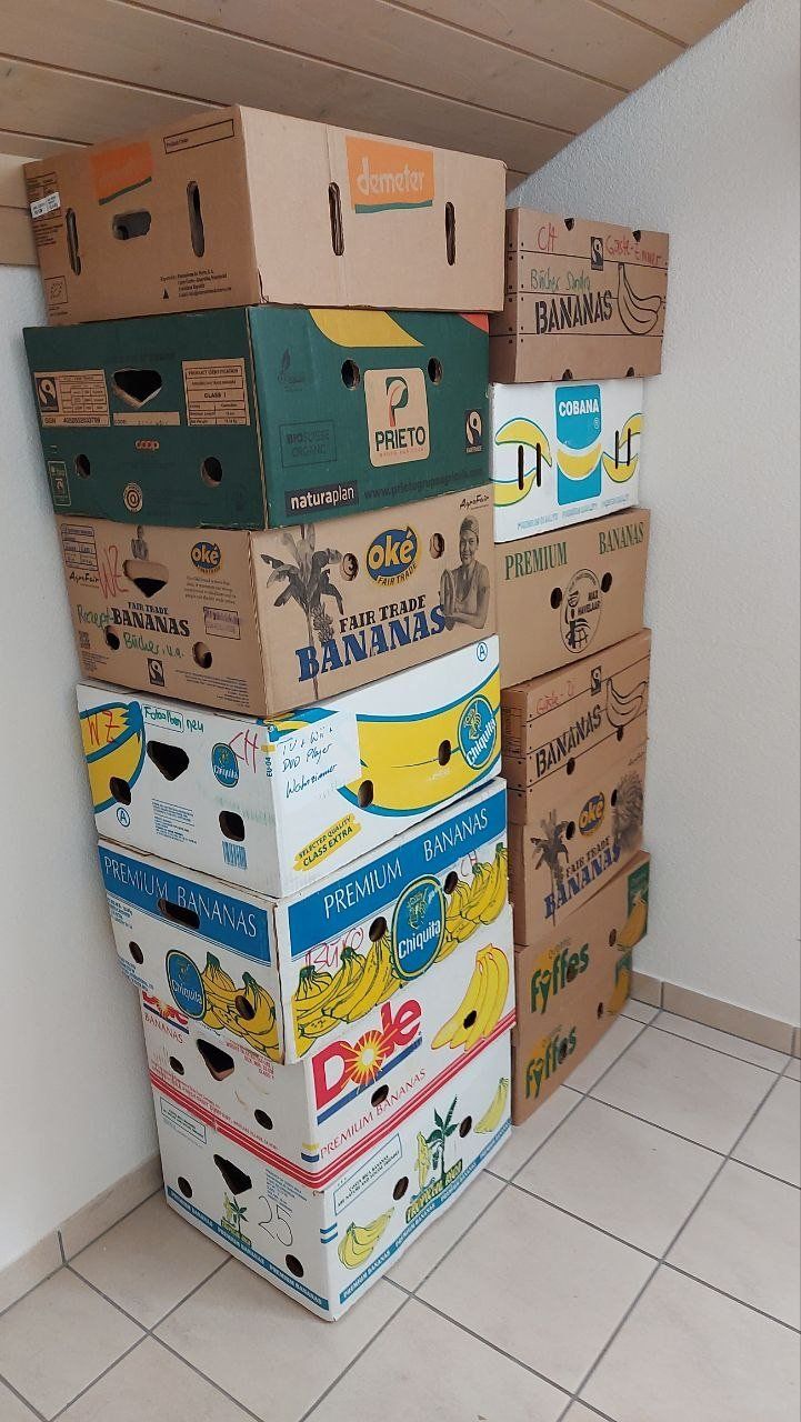 Kartons: 14 Bananenschachteln – Gebraucht aus St. Peterzell von Saheti