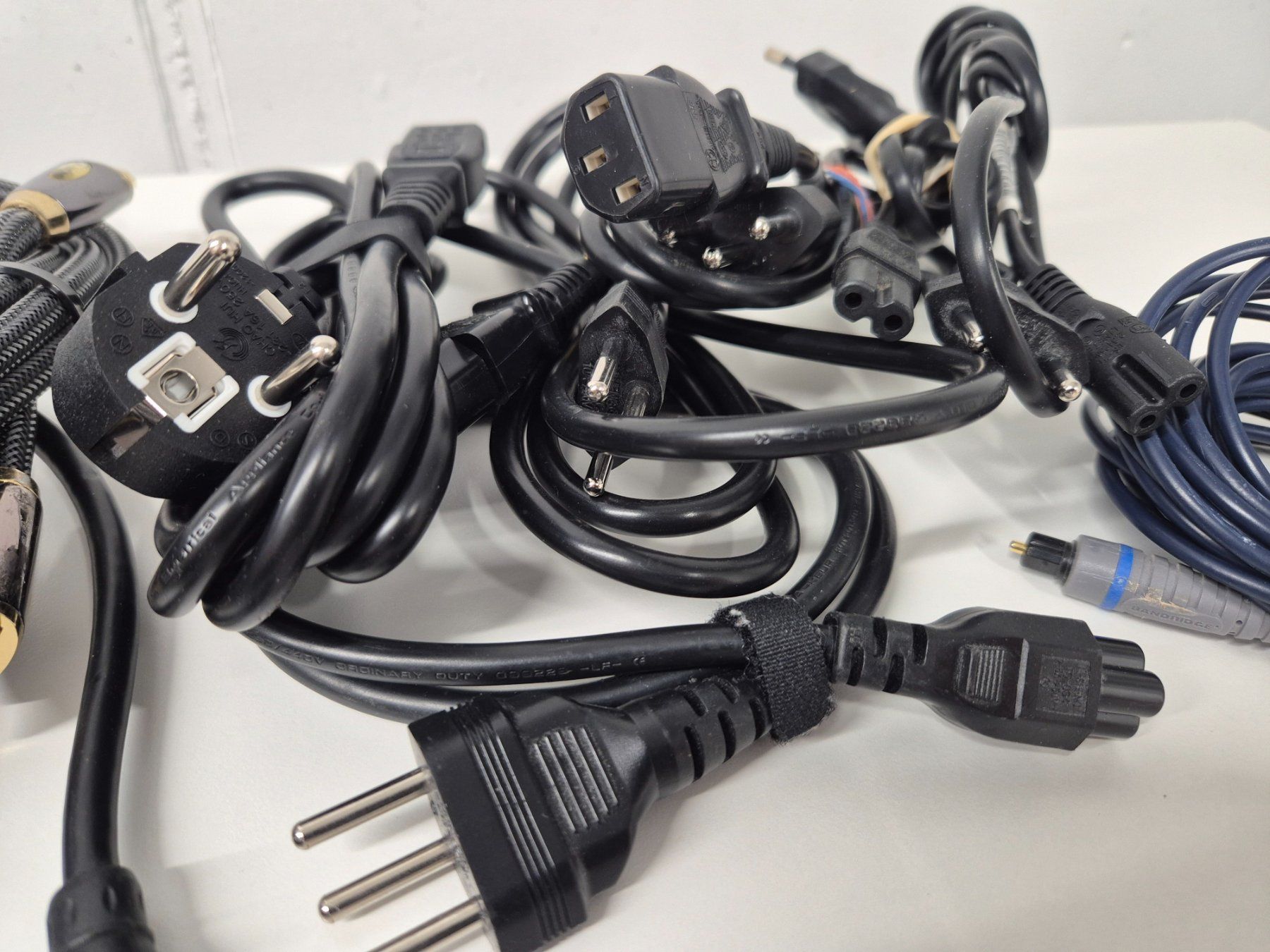 Kabel: div. Multimediakabel (HDMI, Optisch, Gerätekabel) ab 1.- – Gebraucht aus Sitterdorf von Lenggi7 2