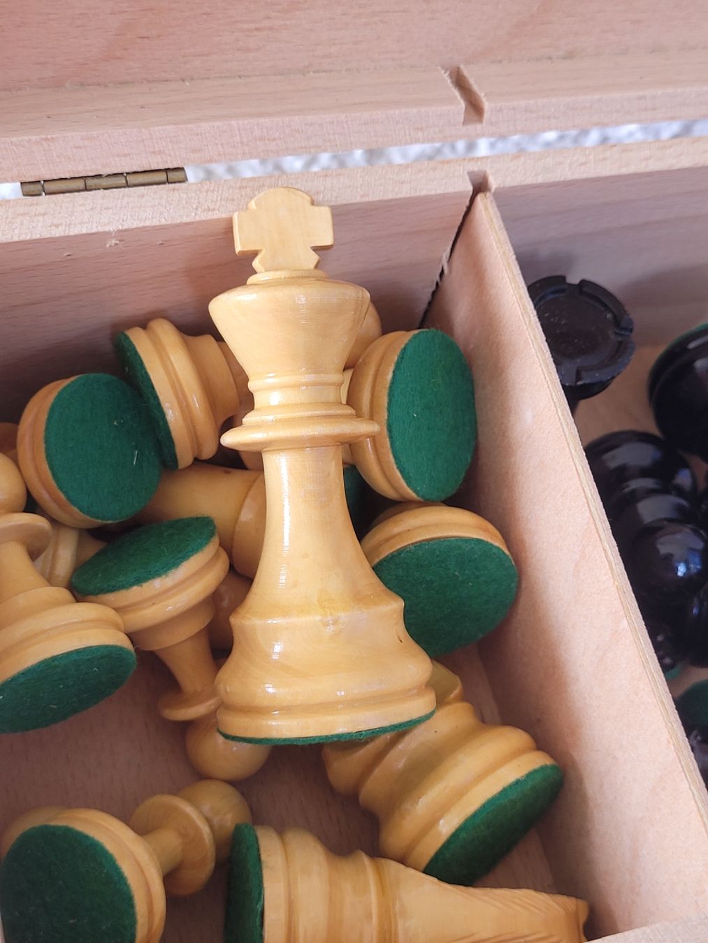 Giochi: Wunderschöne Vintage Schachfiguren Holz mit Samtbödeli – Usato da Buttikon SZ venduto da Renco 5