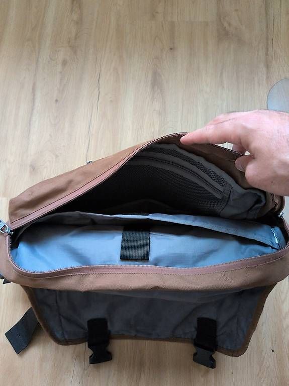 Taschen: Quicksilver Umhängetasche – Gebraucht aus Zürich von ibunji 1