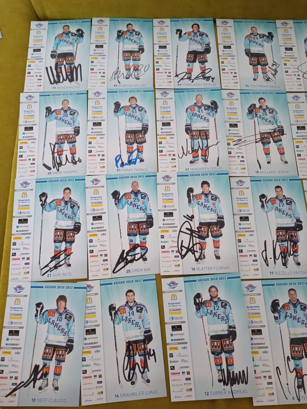 Autografi: 24x Rapperswil-Lakers 2010/2011 - handsigniert – Usato da Menziken venduto da Artographs 1