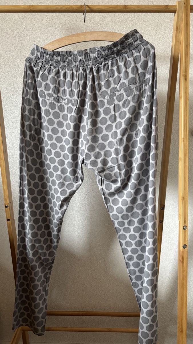Pantaloni: Sommerhose mit Punktmuster, Gr.M, bequeme Passform – Usato da Vilters venduto da Sidsel_M 2