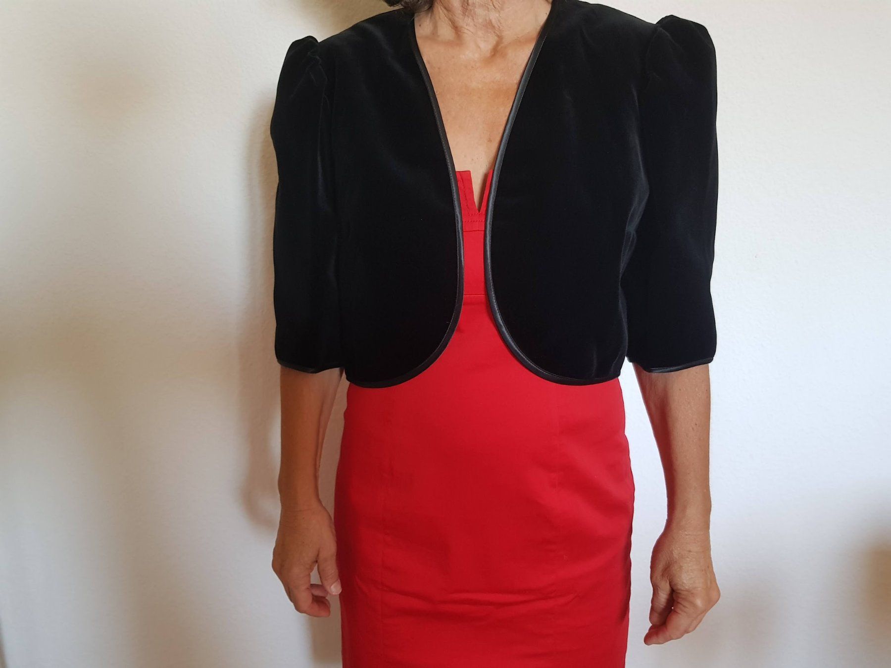 Bolero: Schwarzes Samt Bolero mit Puffärmeln Gr. 36 – Usato da Bern venduto da moehrli05 2