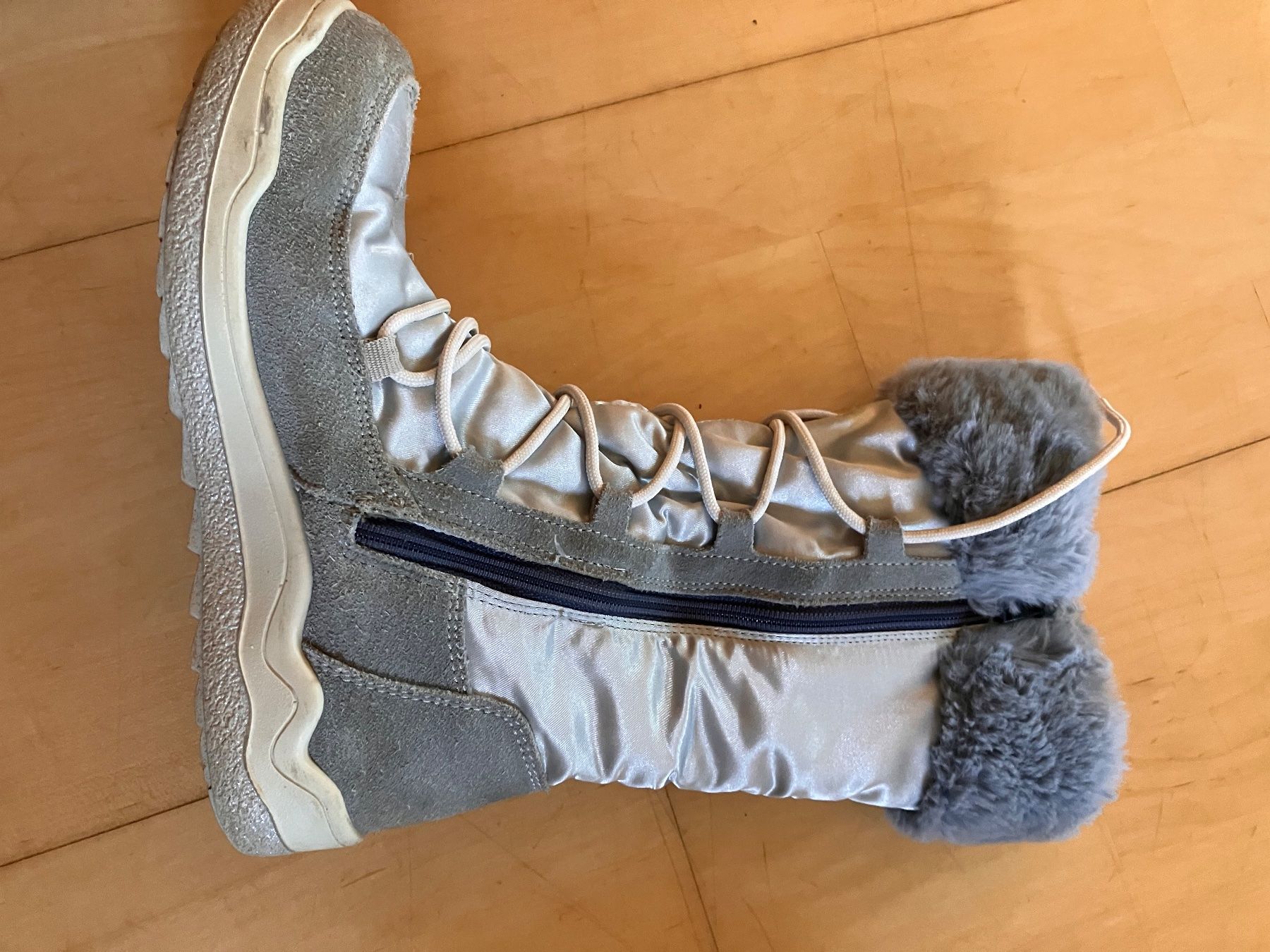 Schuhe für Mädchen: Winterstiefel – Gebraucht aus Esslingen von 2ze 2