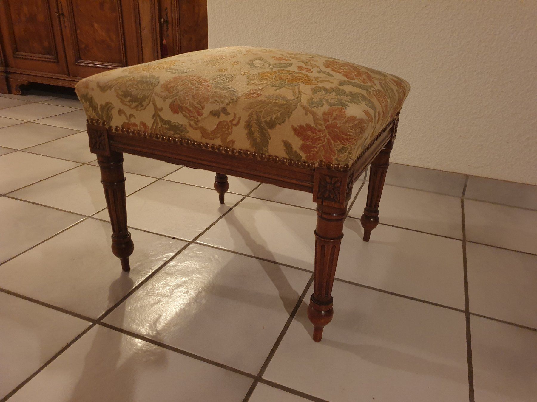 Sgabelli: Antiker Louis Philippe Hocker  52 x 48 , 42hoch – Usato da Wädenswil venduto da verebe 5