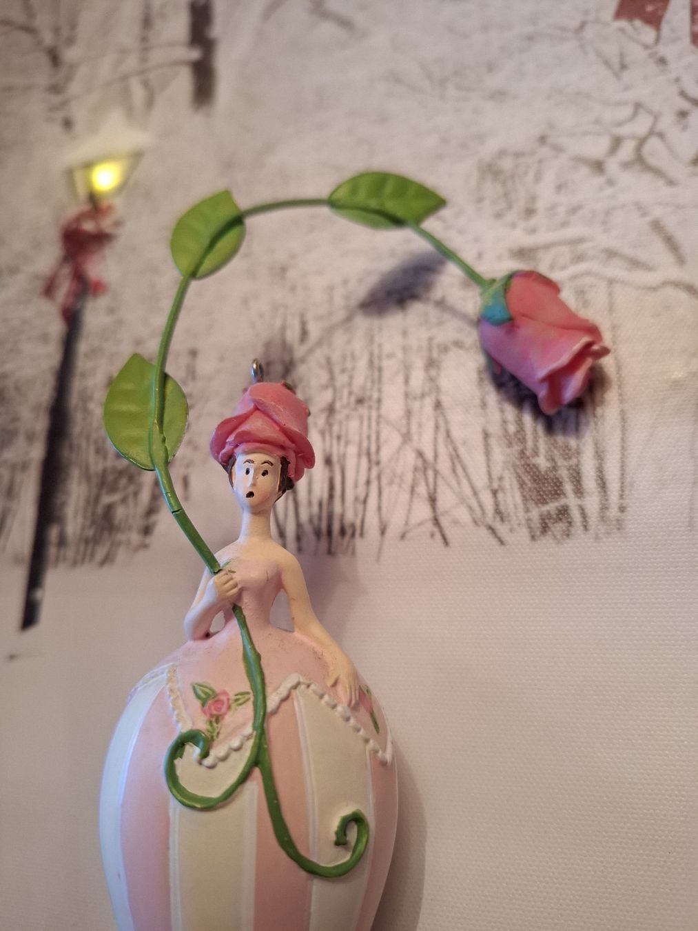 Figurines: KRINKLES BLUMENMÄDCHEN " POMPADOUR PINK ROSE" – Neuf (Voir description) à Gretzenbach par schibaya 2