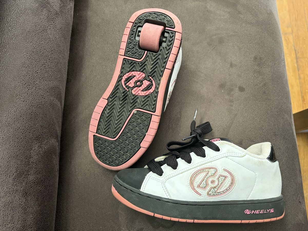 Pattini in linea & Pattini a rotelle: Heelys Schuhe mit Rollen, Grösse 36.5 – Usato da Beromünster venduto da msklef 7