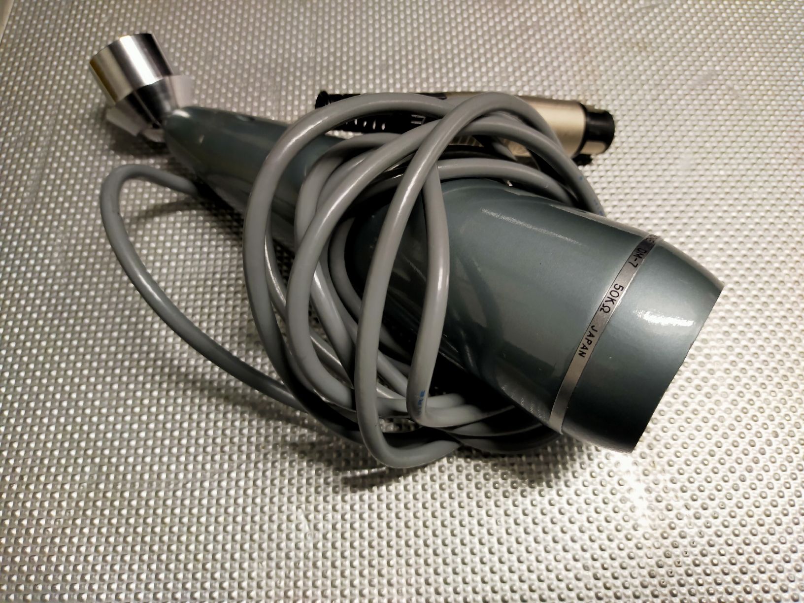 Aiwa Microfoni: Microphone dynamique vintage AIWA DM-7 – Usato da geneve venduto da rafiki3000