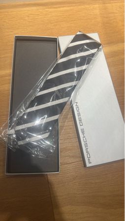Cravate Porsche Design rayée, neuve dans sa boîte d'origine