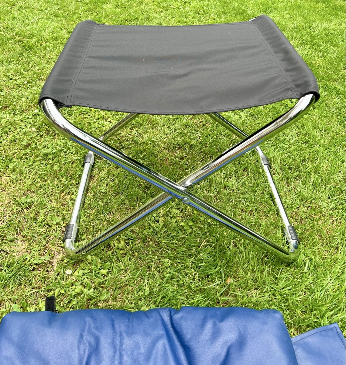 Fiam Sgabelli: Chico Outdoor-Hocker, Chrom - Schwarz - Blau – Usato da Hunzenschwil venduto da Madachica 7