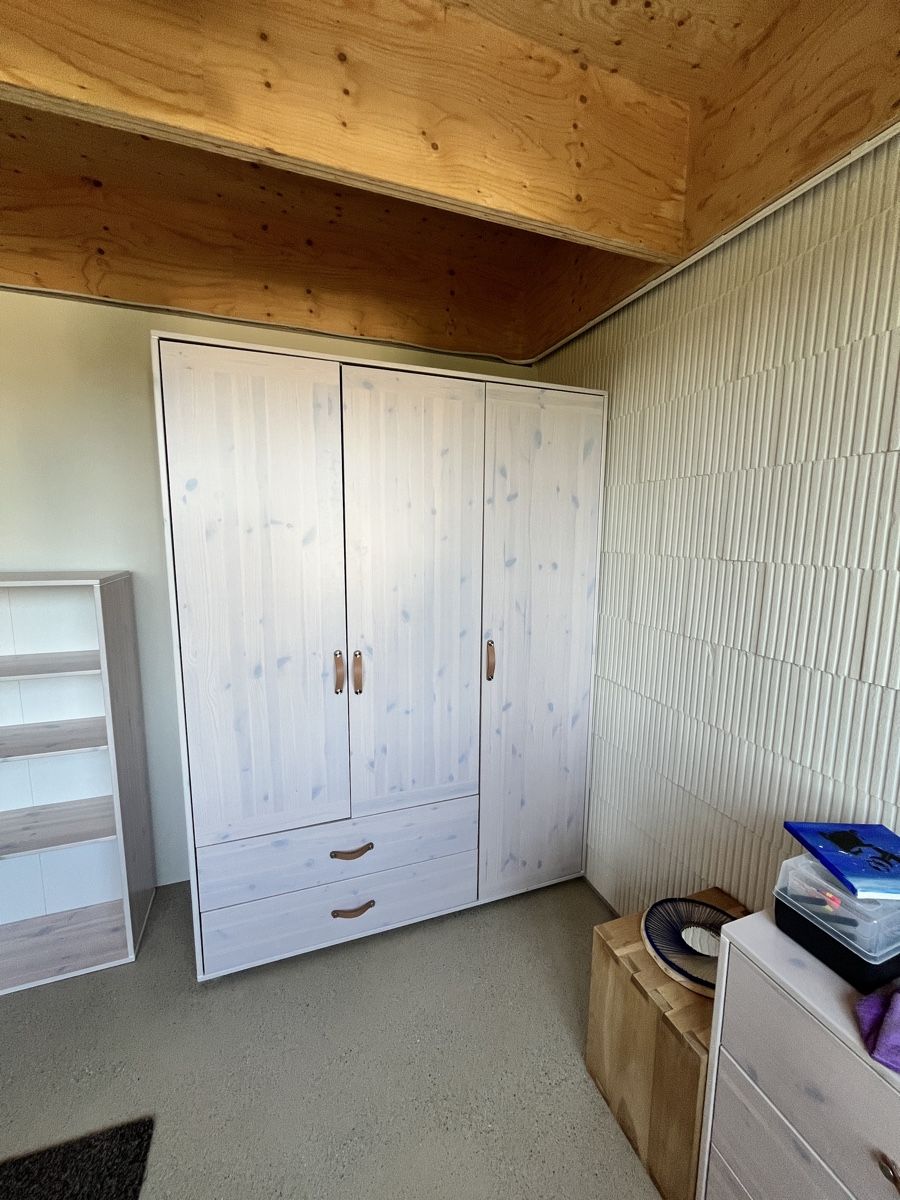 Flexa Armadi: Flexa Schrank, helle Kiefer, gut erhalten – Usato da Birsfelden venduto da Ric8do 1