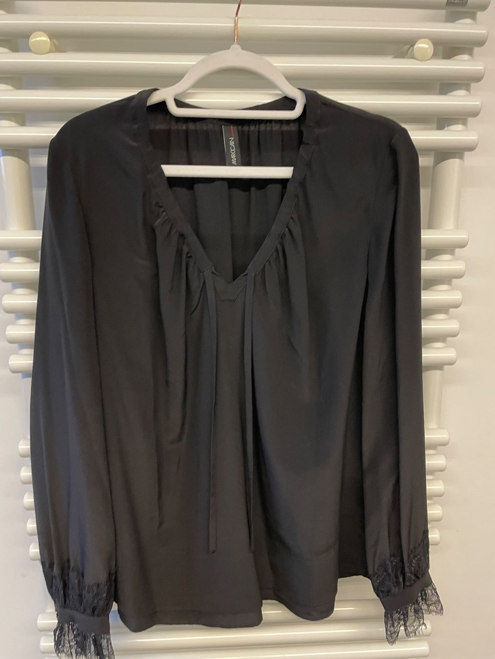 Marc Cain Camicette: Marc Cain Bluse mit Spitze Schwarz Grösse 38 / NR 3 – Nuovo (secondo la descrizione) da Chur venduto da Chanel72 1