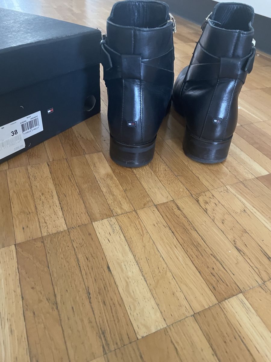 Tommy Hilfiger Damenschuhe: Tommy Hilfiger Black Leather Ankle Boots, Size 38 EU – Gebraucht aus Neuchatel von shi_9fzw 3