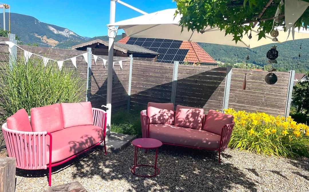 Hunn Sofas: Lounge von HUNN Gartencenter – Gebraucht aus Kestenholz von Frenschy