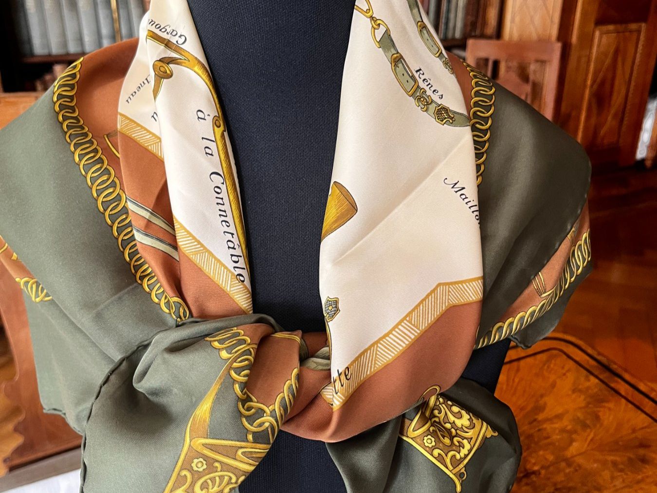 Foulard & Sciarpe: Seidenschal , "La Bride", 84x84cm – Usato da Zürich venduto da livifloli