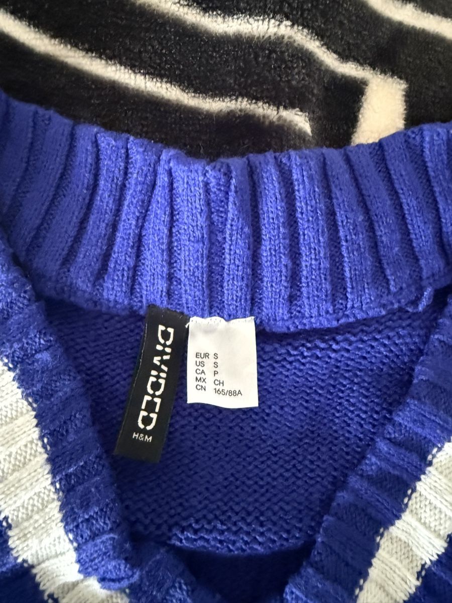 H&M Maglioni & Felpe: Pull vintage bleu et blanc – Usato da Fribourg venduto da mou_6zmp 1