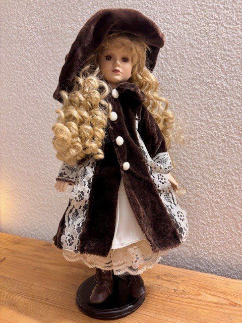 Puppen: Puppe mit langen Locken – Gebraucht aus Stansstad von AnetteH