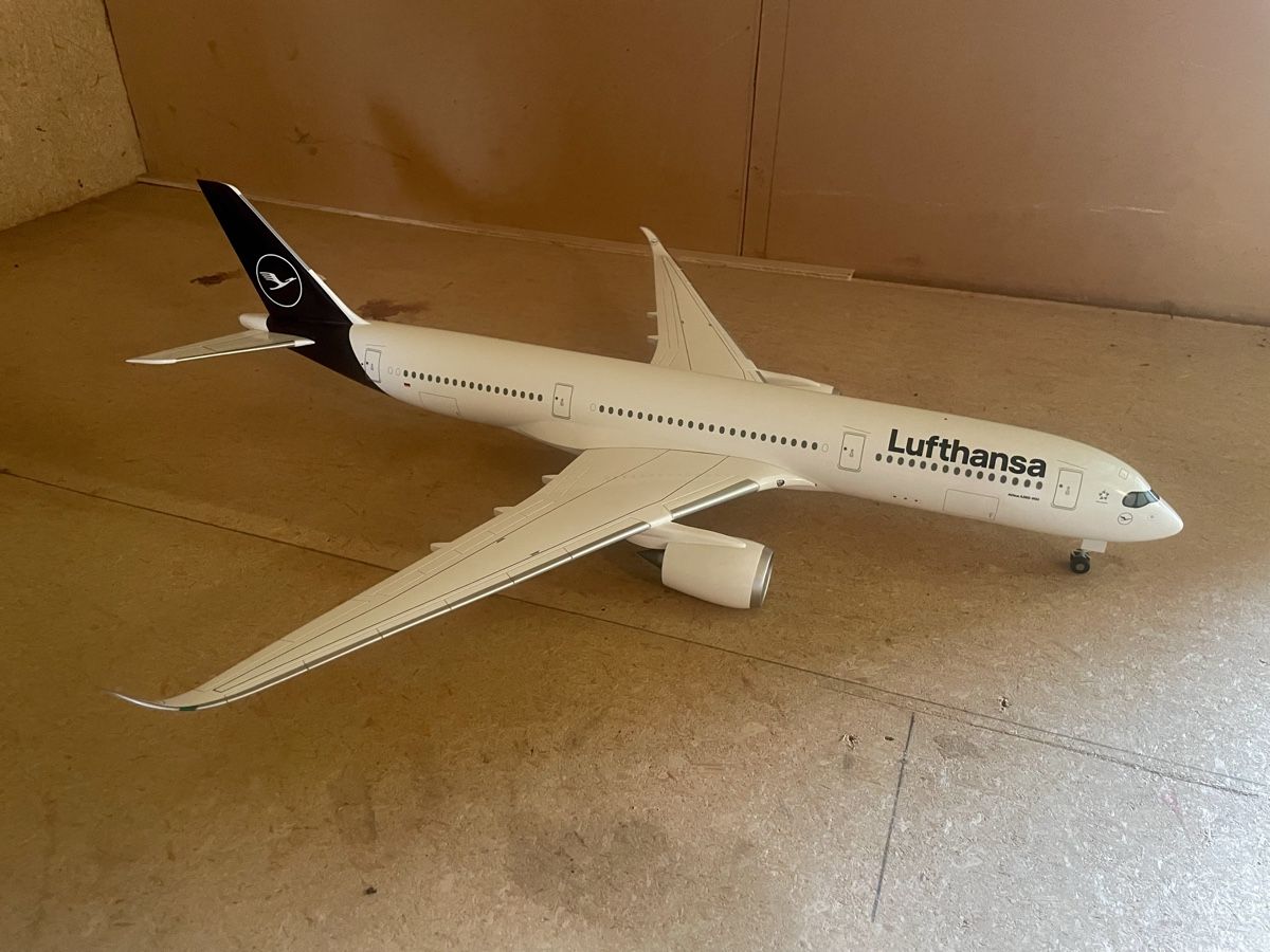 Airbus Kit di modellismo & Modellini statici: Lufthansa A350-900 1:100 – Nuovo (secondo la descrizione) da Hinwil venduto da Yamracer 2