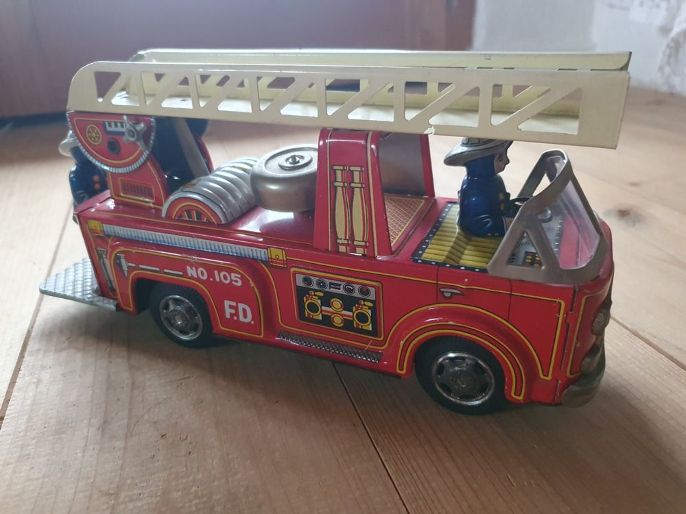(COPY) Altes Blechspielzeug Feuerwehrauto 1