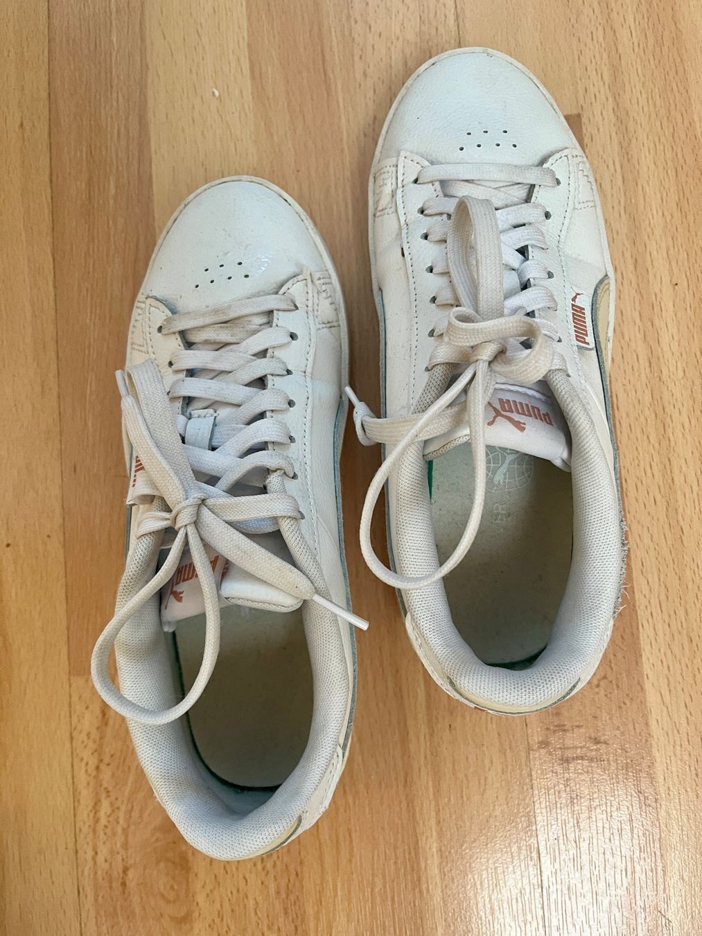 Puma Damenschuhe: Puma Turnschuhe weiss-gelb – Gebraucht aus Strengelbach von Lucaernest 1