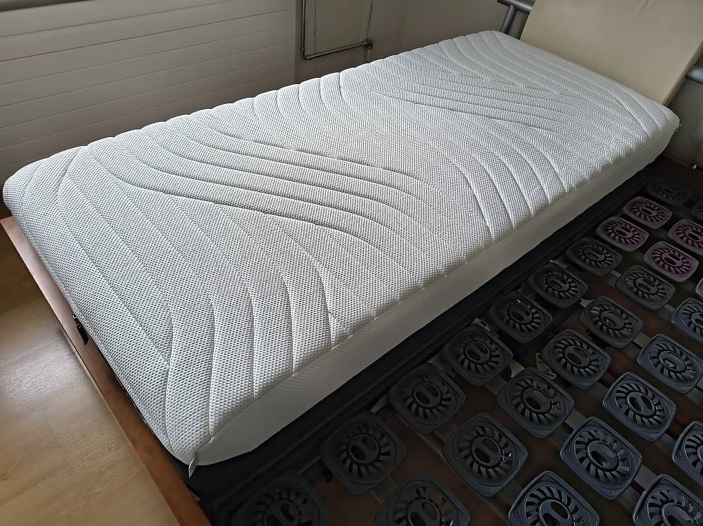 Matelas: Matratze TEMPUR ProPlus, Systemrahmen TEMPUR 2-motorisch – D'occasion à Wil SG par Matulla 2