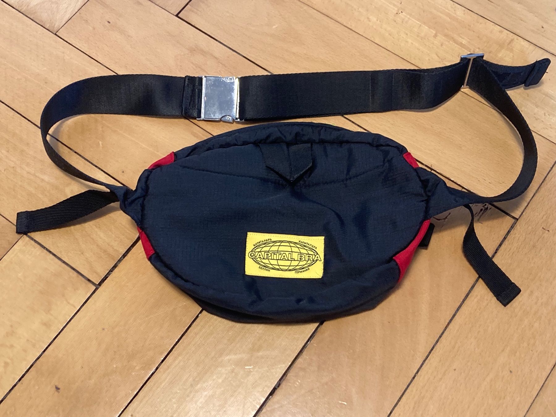 Borse: Fanny Bag Capital Bra Deutsch Rap – Usato da Zürich venduto da le_souk 1
