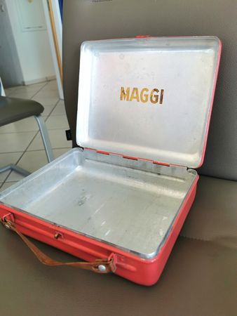 Antike Maggi Alu-Koffer 