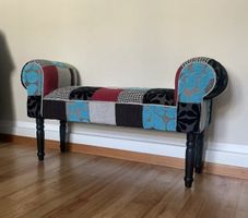 Dekorative Sitzbank im Patchwork-Design