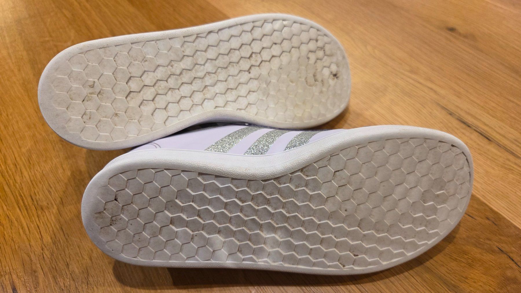 Adidas Schuhe für Mädchen: Adidas Turnschuhe Gr. 35 – Gebraucht aus Roggliswil von Crosser17 3