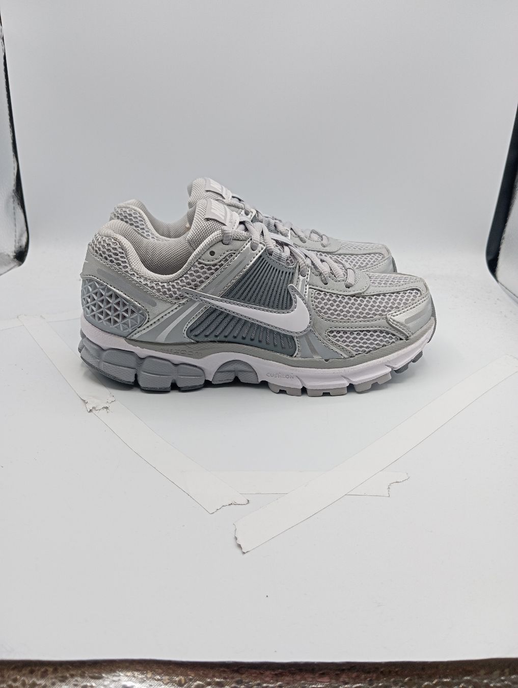 Nike Scarpe da uomo: Nike Zoom Vomero 5 (EU36) – Nuovo e nell'imballaggio originale da Schaffhausen venduto da outlez