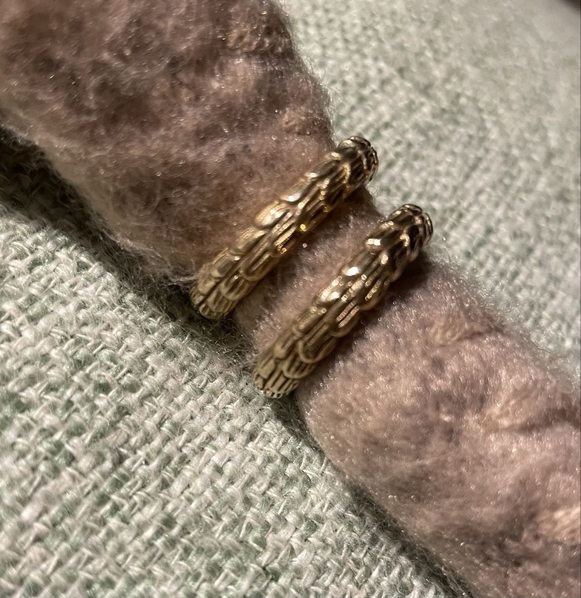 Autres bijoux: Zwei schöne klassische Ringe mit Blattmuster – Neuf (Voir description) à Zürich par Caracol1998 1