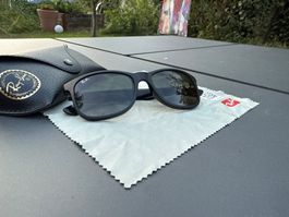 Neuwertige Ray-Ban Sonnenbrille schwarz - RB 4202 ANDY 6069/