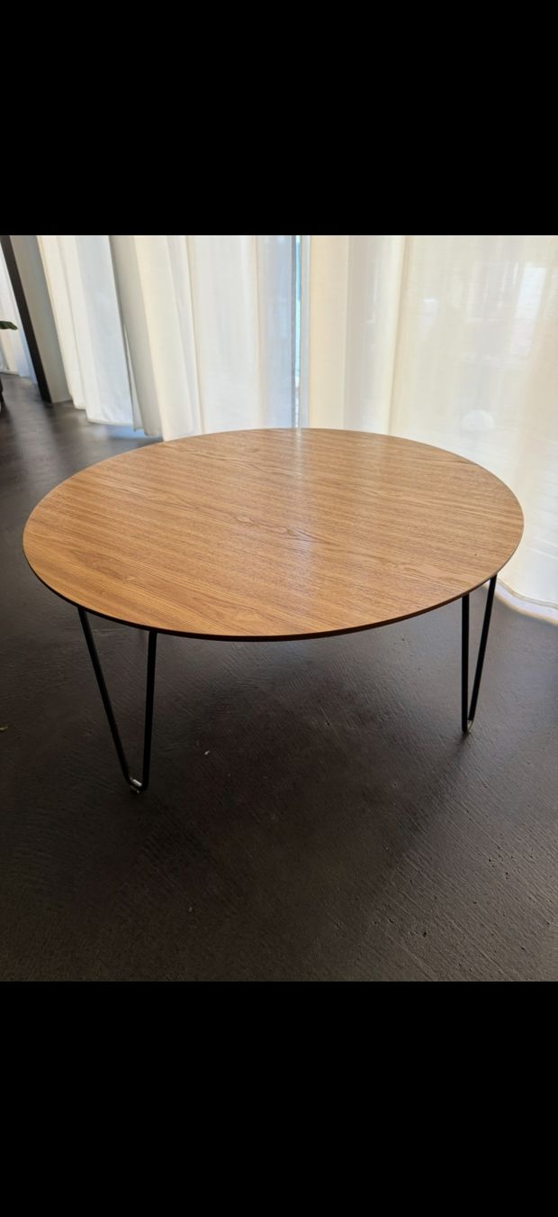 Tische: Modern Coffee Table - Round – Gebraucht aus Basel von zestrila
