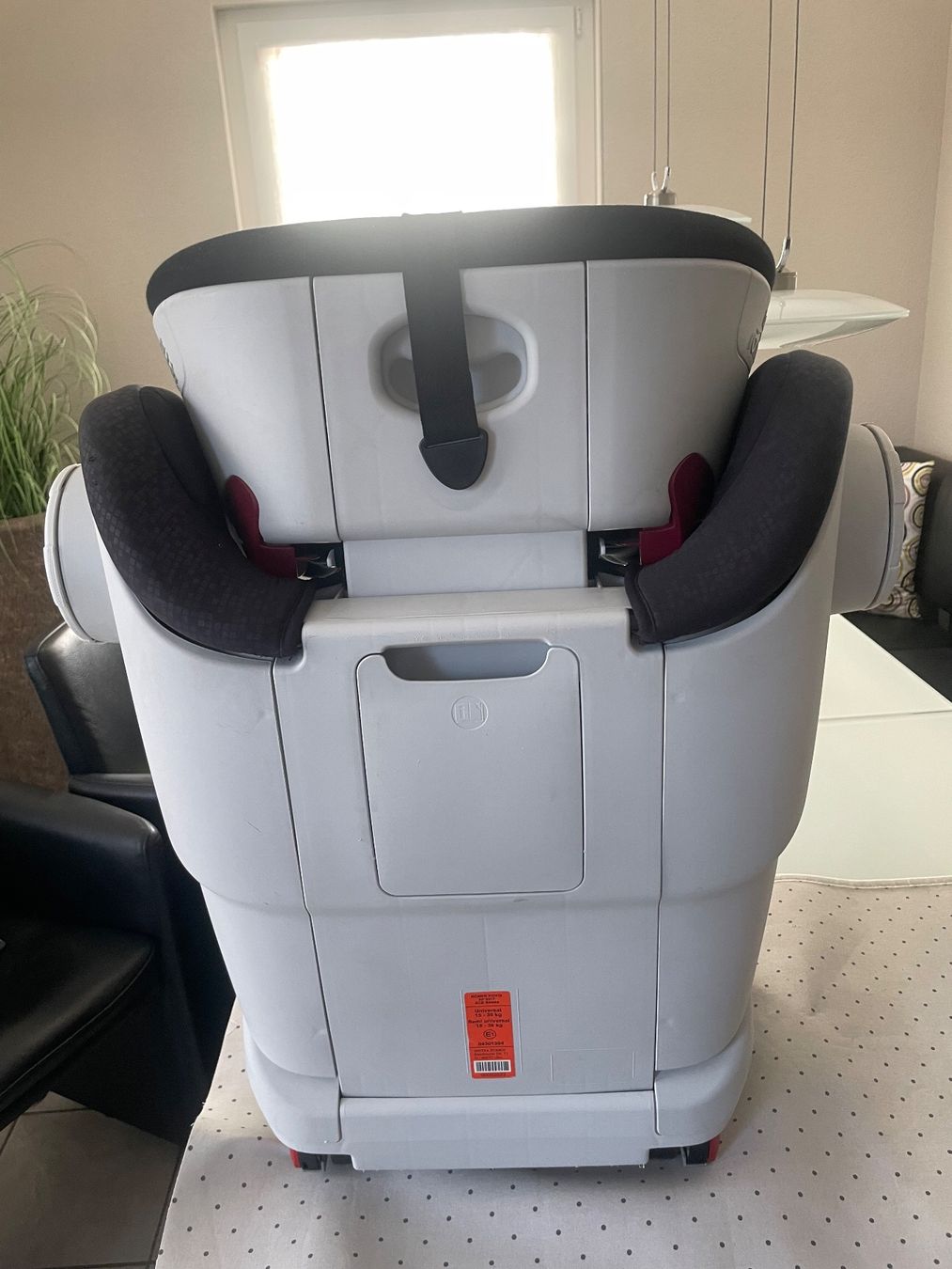 Britax Römer Auto-Kindersitze: Autositz , römer britax schwarz ,atratzit , Isofix – Gebraucht aus Pfeffingen von Purzzeli 7