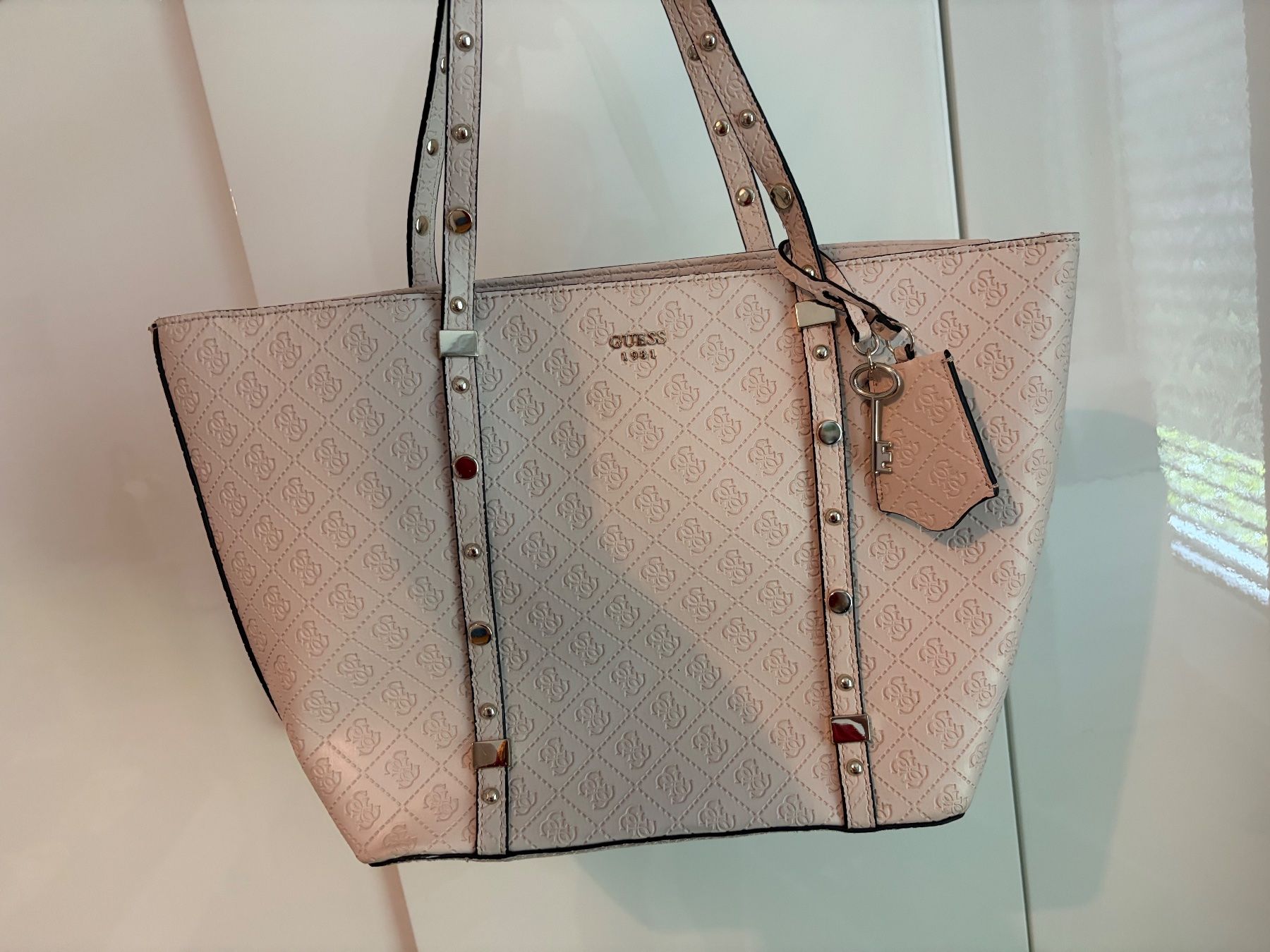 Guess Sacs femmes: Guess Handtasche – D'occasion à Winterthur par sam_x2fx