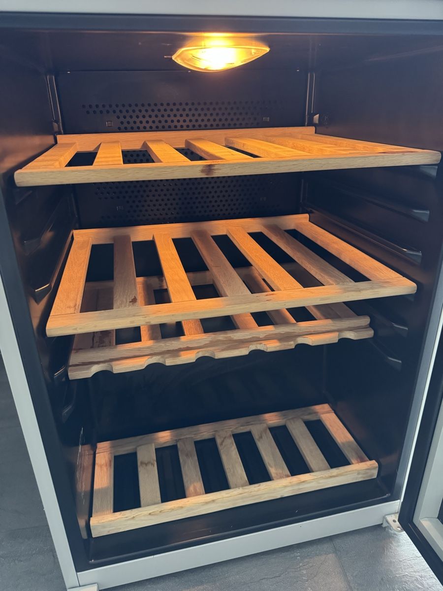 Frigoriferi: BOSCH wine cooler used – Usato da Wald ZH venduto da StefaNes88 2