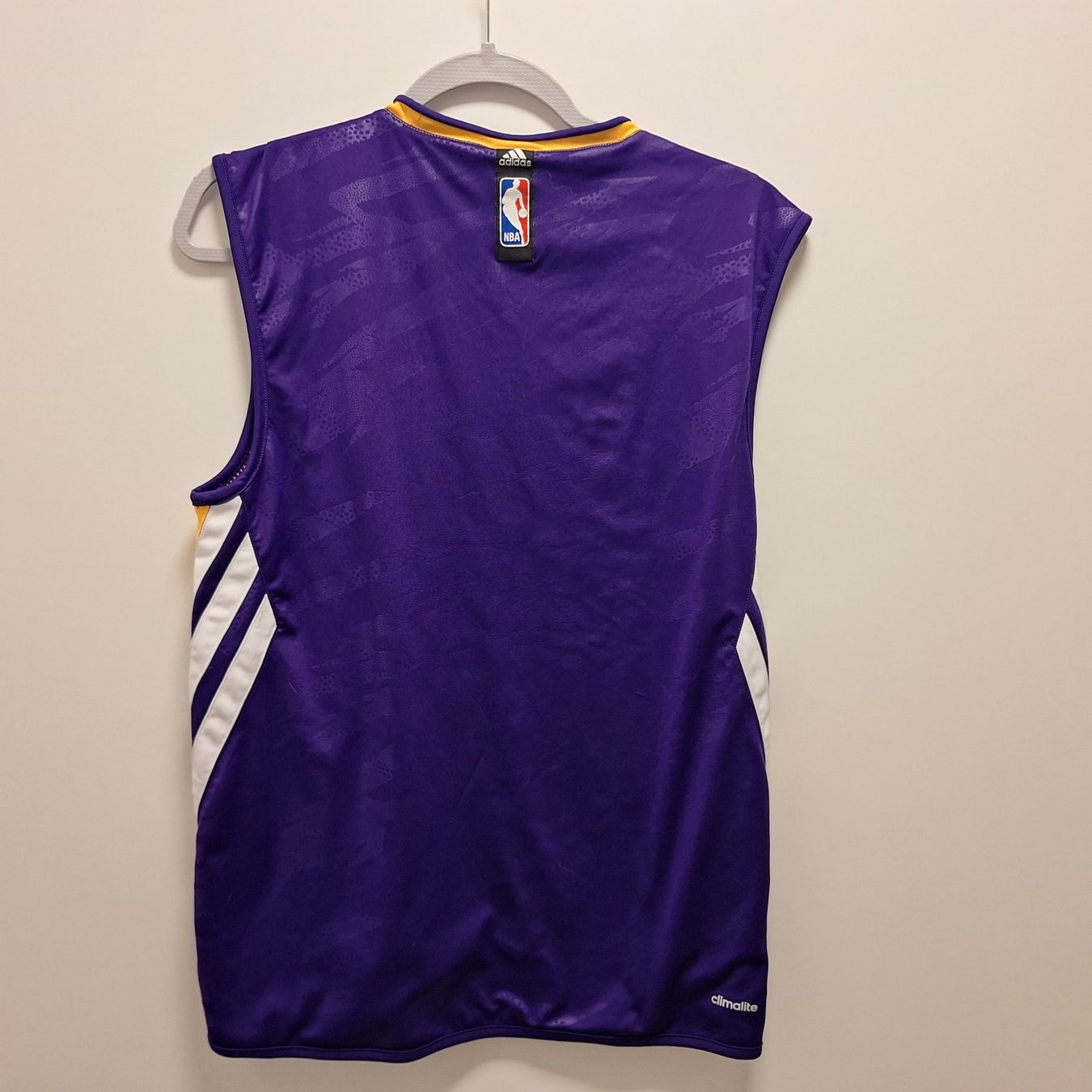 Leibchen & Hosen: Adidas Lakers training trikot S – Gebraucht aus Bellinzona von LA-ropa-de-Juan 1
