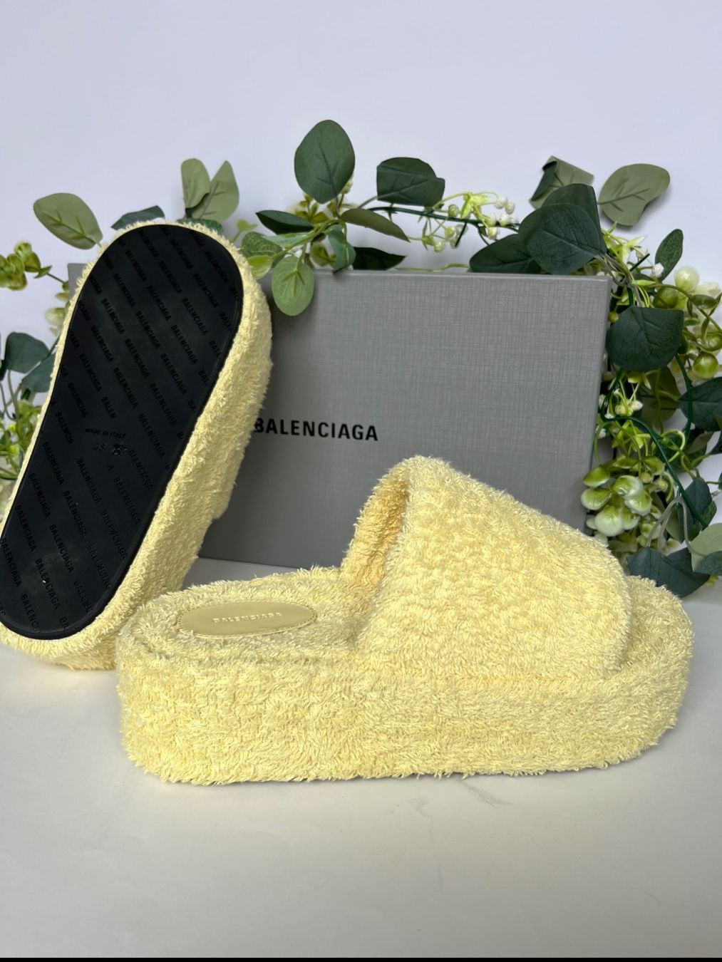 Balenciaga Scarpe da donna: BALENCIAGA YELLOW SANDALS FLIP FLOPS – Nuovo (secondo la descrizione) da Lausanne venduto da Sylvain_luxury