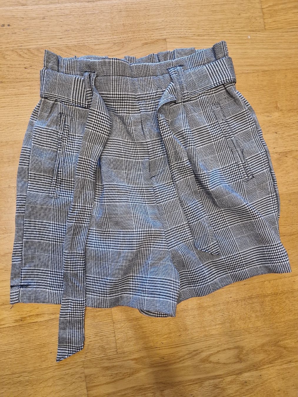 Pantaloni: Shorts à carreaux taille 14 ans – Usato da Penthaz venduto da Sosotroc