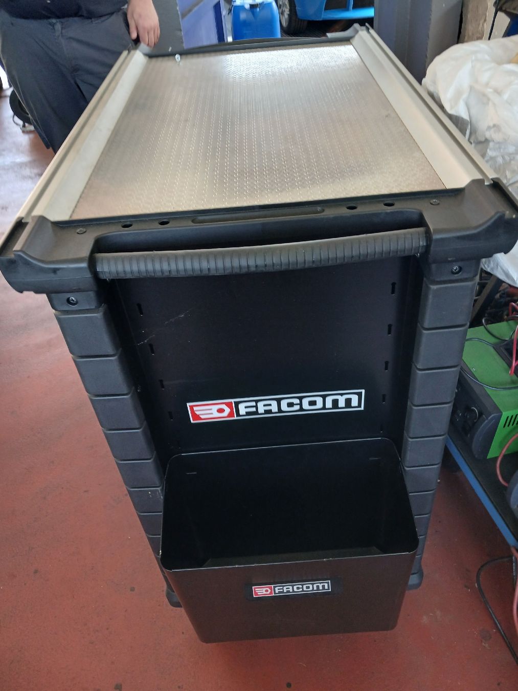 Eléments de bureau: servante Facom – Neuf (Voir description) à Montbrelloz par pipounet 2