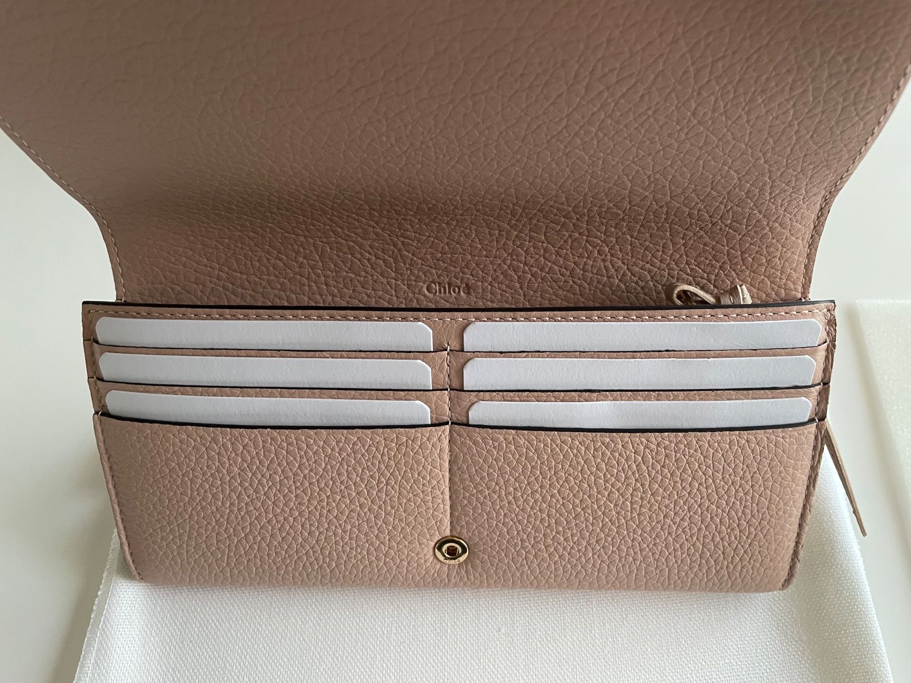 Chloé Portamonete: Chloé Alphabet Leder Portemonnaie – Nuovo e nell'imballaggio originale da Benken ZH venduto da Teessino 2