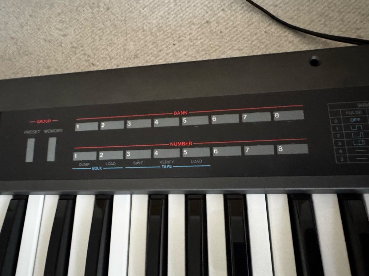 Roland Strumenti musicali: Roland Alpha Juno 1 - Synthesizer – Usato da Zürich venduto da 1cut2 4