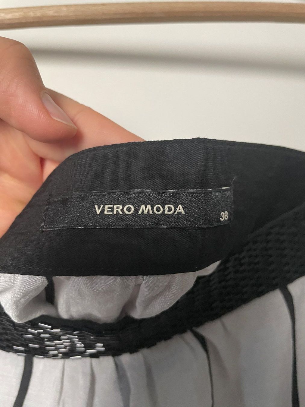 Vero Moda Top: Leichtes Sommertop mit Pailletten 38 – Usato da Birmensdorf ZH venduto da pau_j8pr 6