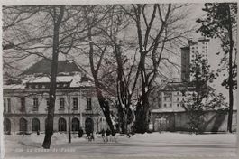 LA CHAUX-DE-FONDS  -  Hiver  -  Place de la Gare - La Poste