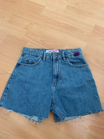 Joli short en jeans Lakers taille 32