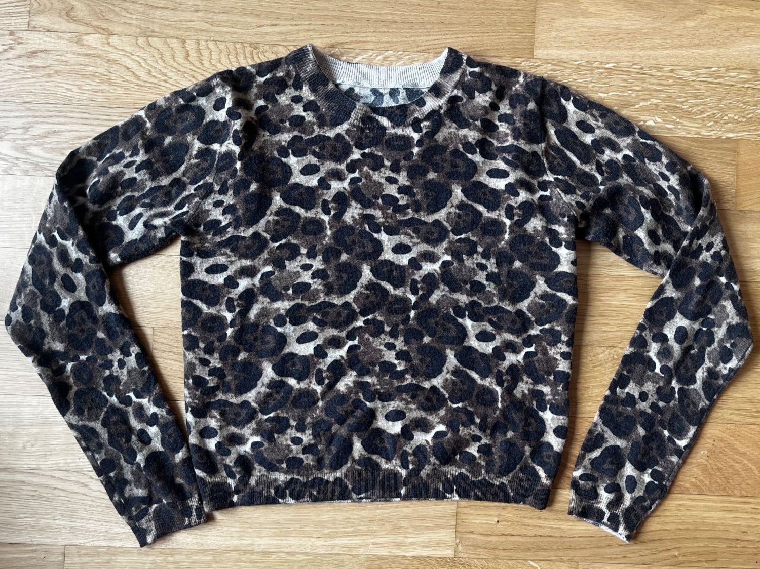 Zara Maglioni & Felpe: Pull à manches longues serré avec motifs léopard – Usato da La Tour-de-Trême venduto da lol_85kj